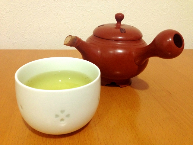 お急須でお茶を淹れる